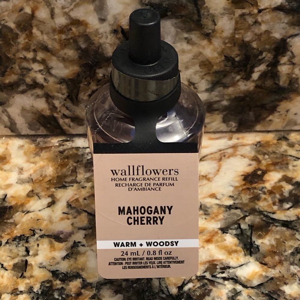Bath and Body Works Mahogany Cherry Wallflower Refill Bulb